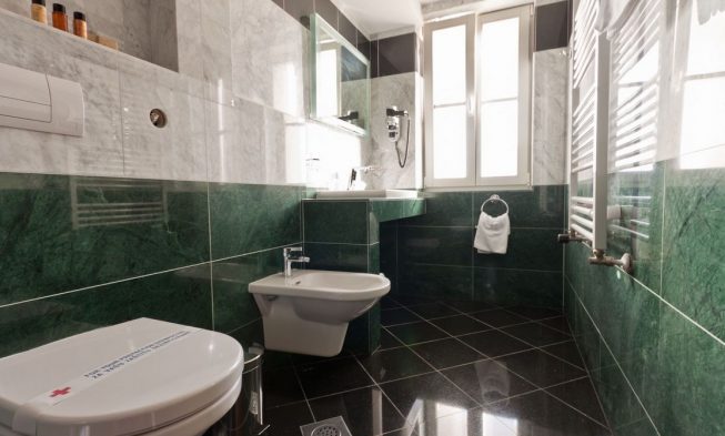 hotel-mauro-toilet img